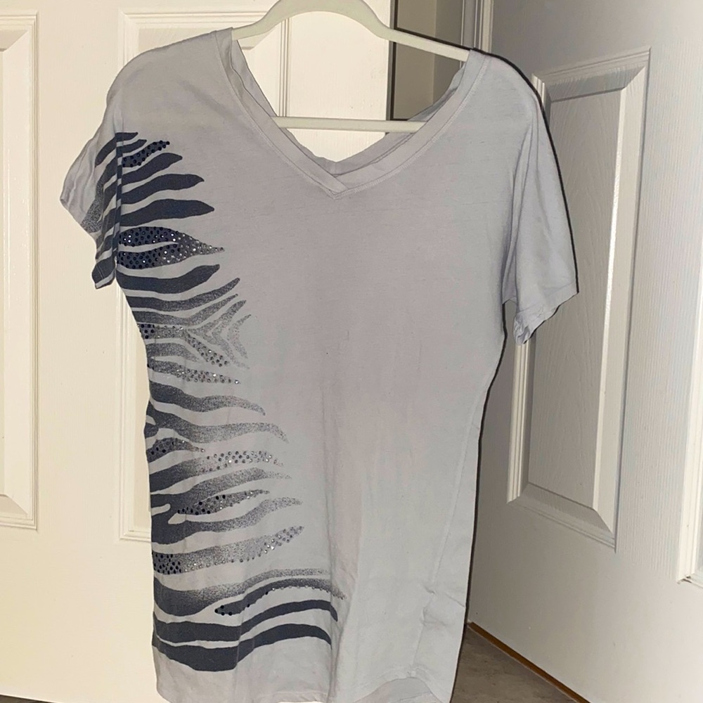 NEW YORK & COMPANY oversized zebra print t-shirt